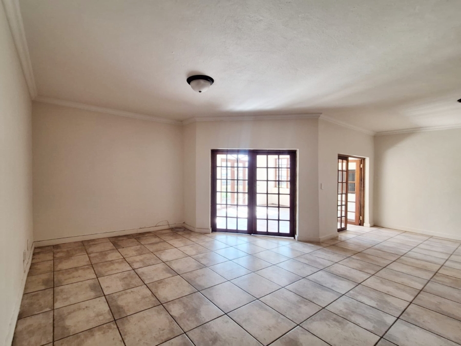 To Let 3 Bedroom Property for Rent in Meerhof North West